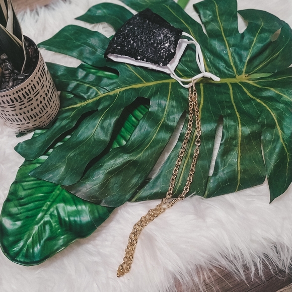 3/$30 Mask Chain - Picture 3 of 3